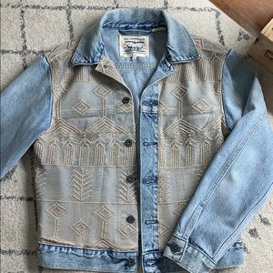 Levi’s, lace details, trucker Jean jacket